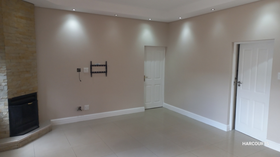 To Let 1 Bedroom Property for Rent in Lansdowne Western Cape